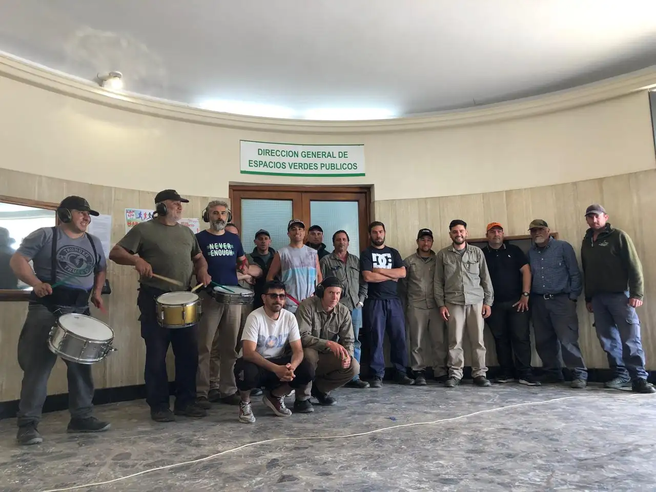 Trabajadores municipales de Espacios Verdes Públicos llevaron adelante su segunda jornada de paro en reclamo por mejores condiciones de trabajo.