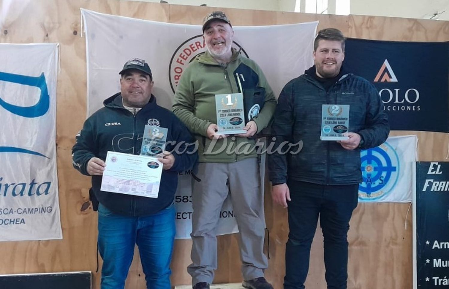 El podio. (De izq. a der) Gerardo Reyes (tercero), Hernán Pasantino (primero) y Rodrigo Soave (segundo)