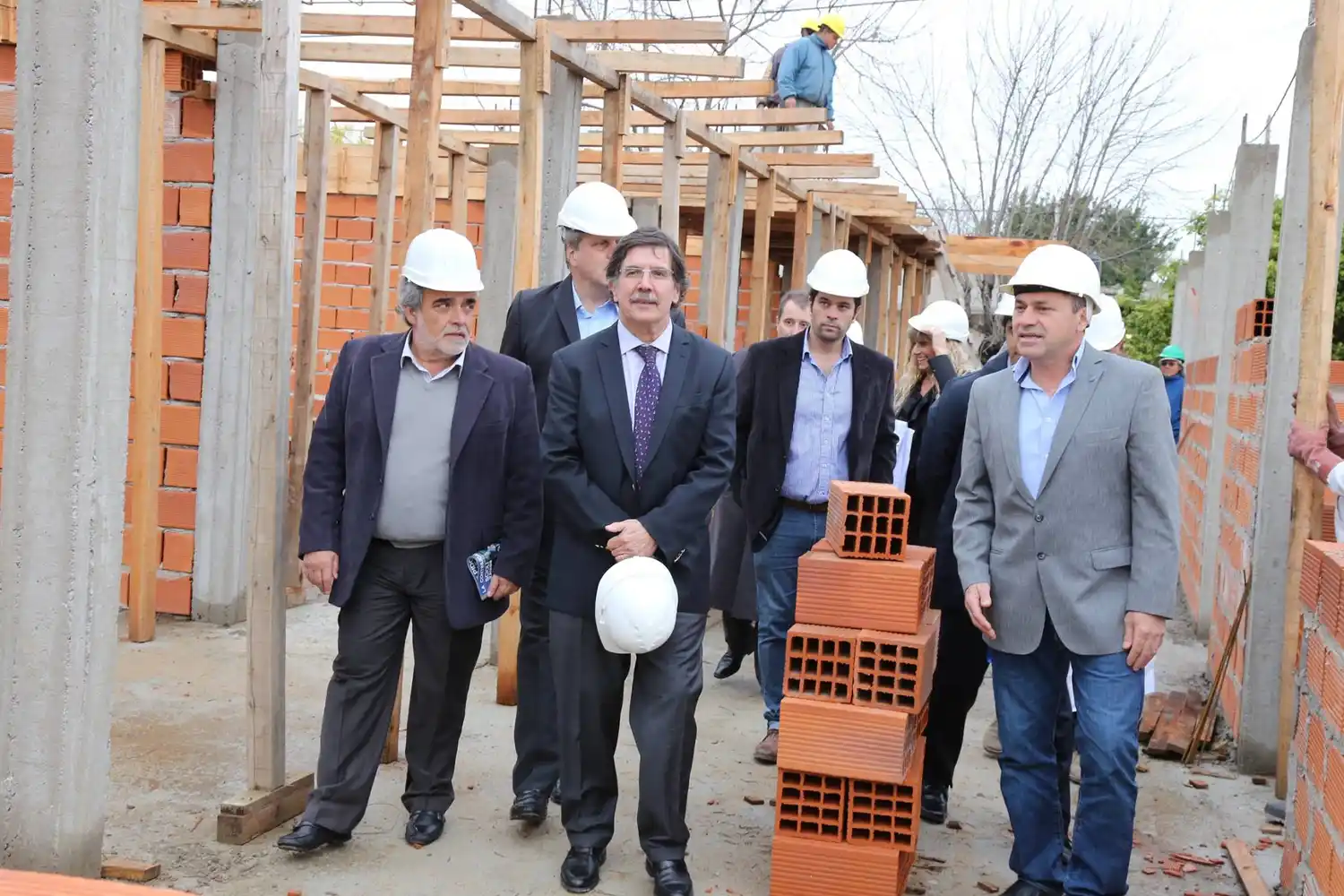 Sileoni y Secco recorrieron la obra de la Escuela de Estética de Ensenada