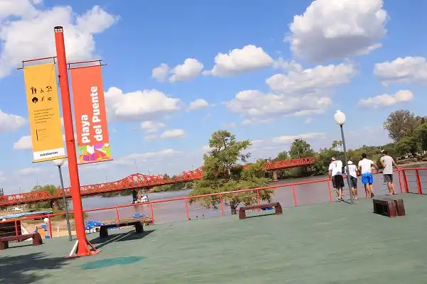 Madres cuidadoras: una institución más de la Playa del Puente