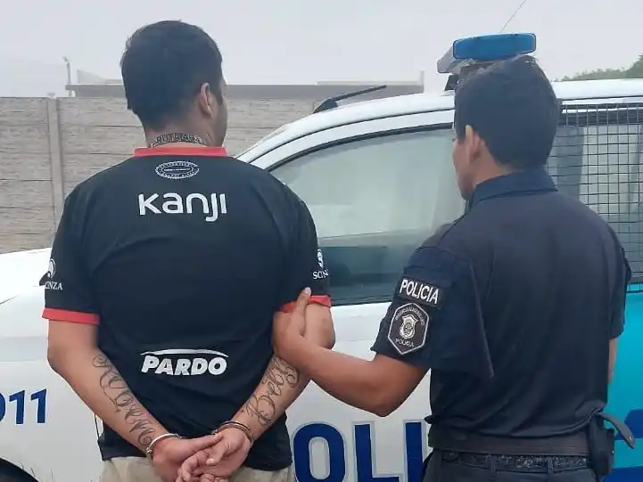 Acusado. De ejecutar golpes de puño contra los oficiales