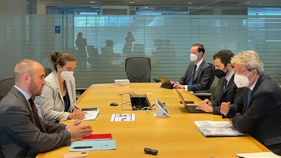 Guzmán mantuvo reuniones en Washington para potenciar el desarrollo energético.