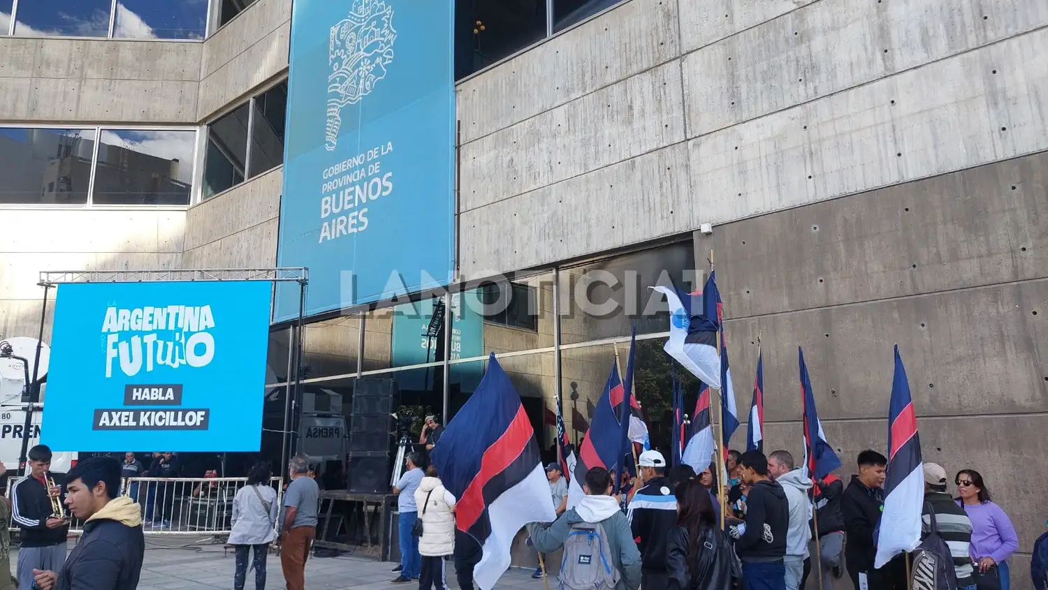 Acto en LP.