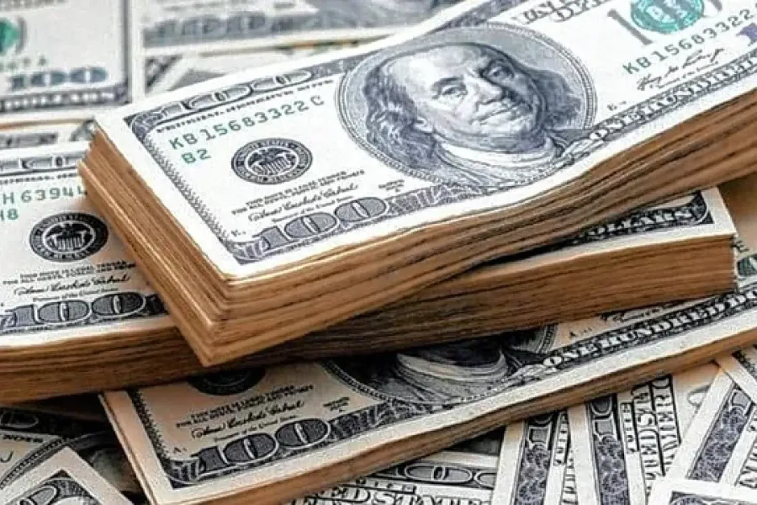 No deja de subir: el dólar blue cotiza este lunes a 346 precios