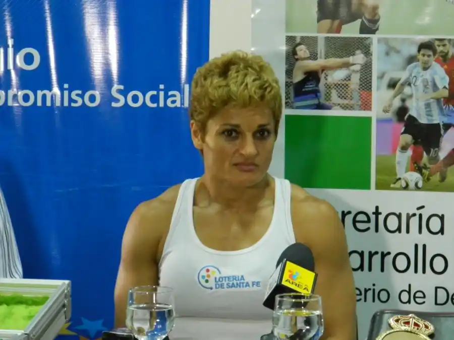 Alejandra “Locomotora” Oliveras: “No tengo nada que envidiarle a un hombre”