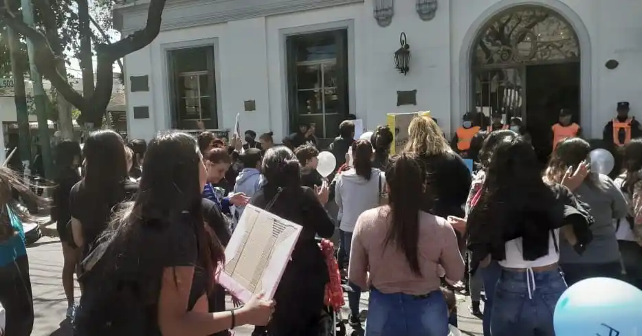 Merlo: Protesta frente la municipalidad en pedido de justicia por el crimen de Nicolás, de 13 años