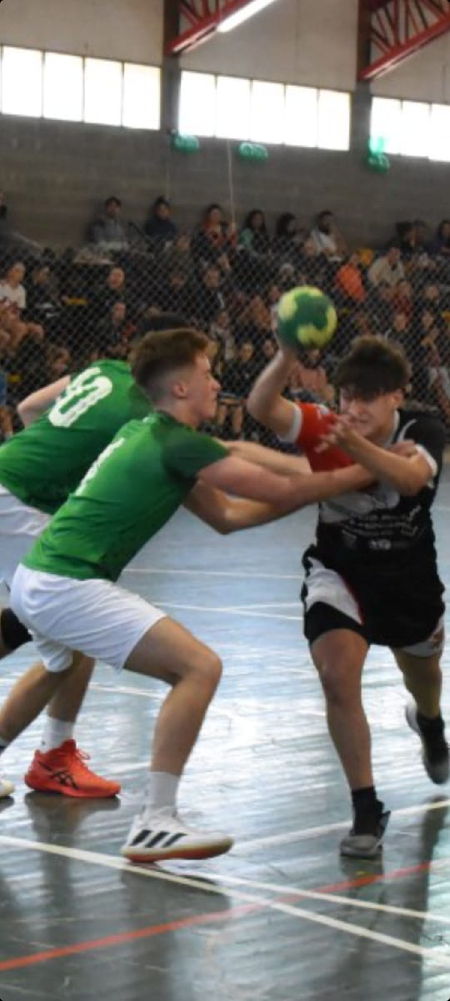Defensa Tandil se clasificó para las semifinales en ambas ramas