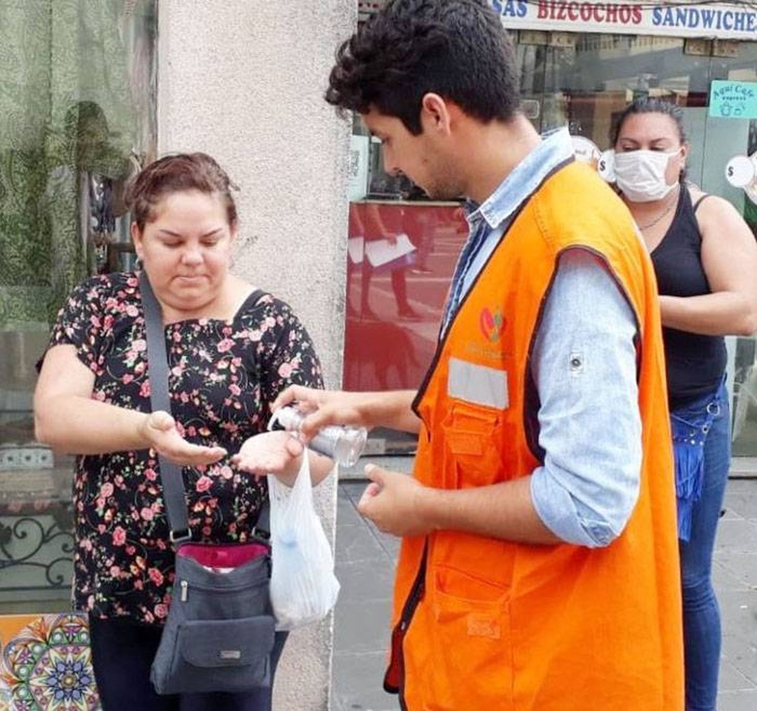 El Municipio desplegó un  operativo especial por las  largas colas en los  cajeros automáticos