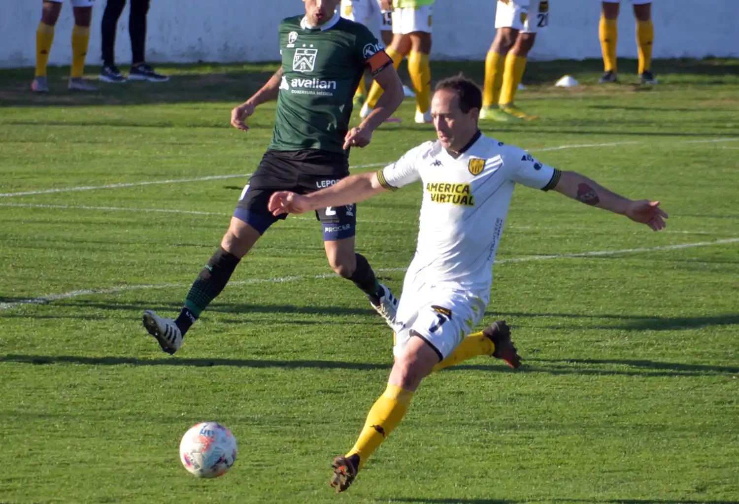 Michel, titular en el ataque de Santamarina.