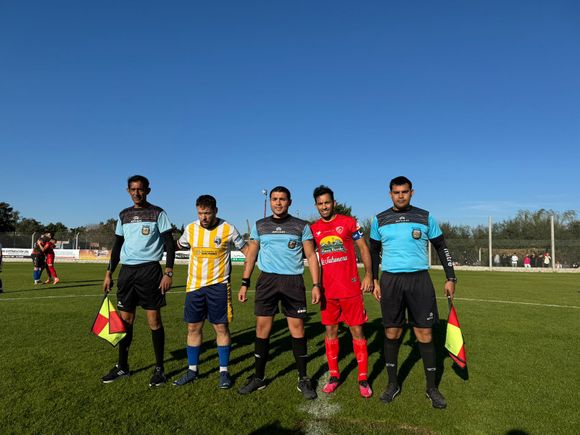 Primera A: el debut de Mitre en su cancha se vio manchado por una agresión al árbitro