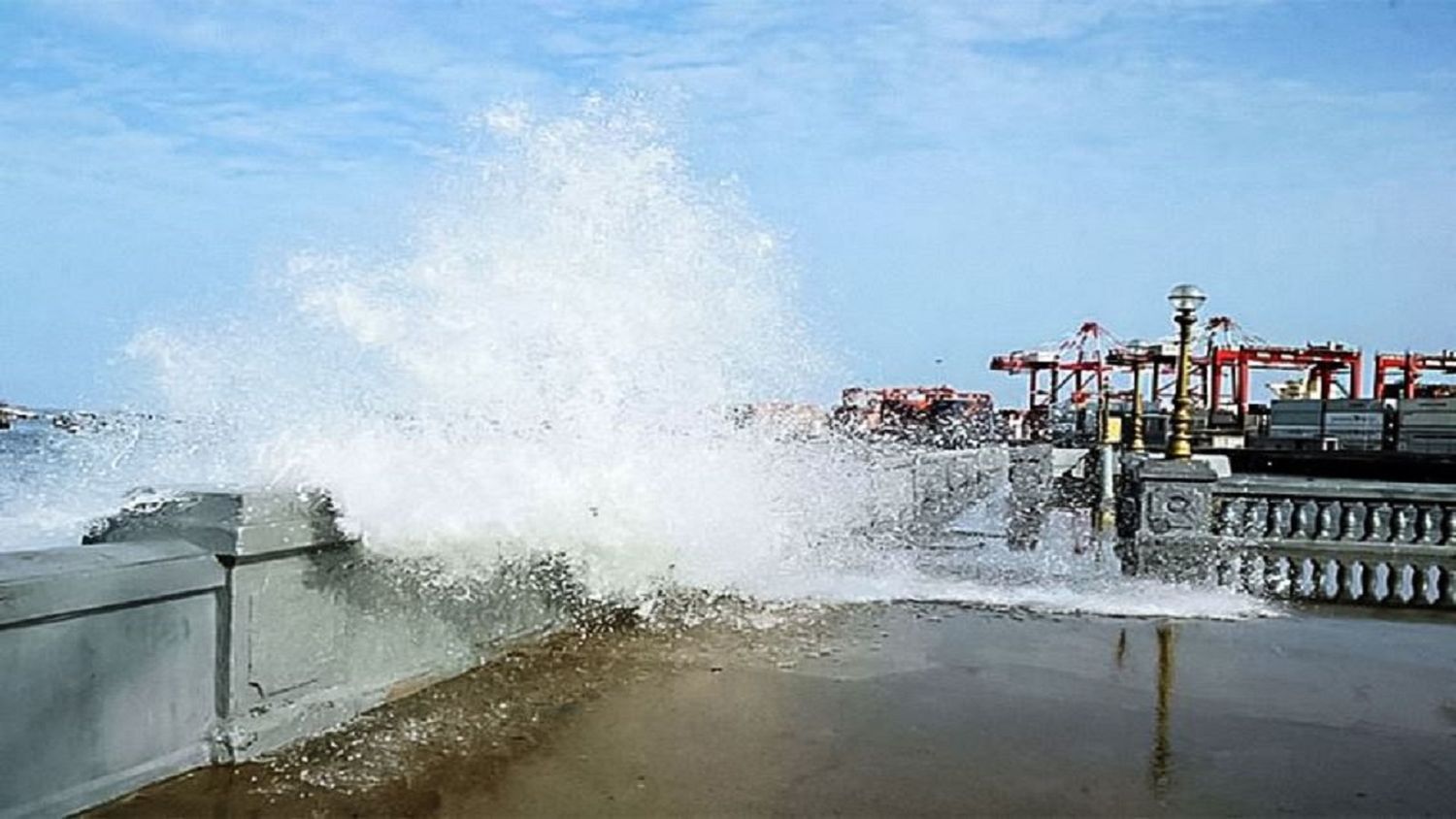 ¡ALERTA! Perú cierra 81 puertos por fuerte oleaje que golpea su costa