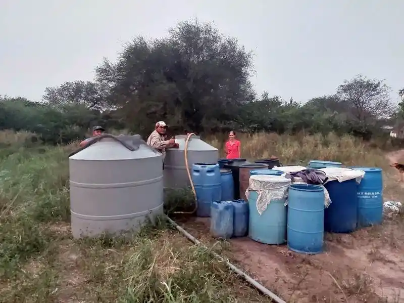 El SPAP realizó un operativo integral de 
provisión de agua a vecinos de Isla Apando