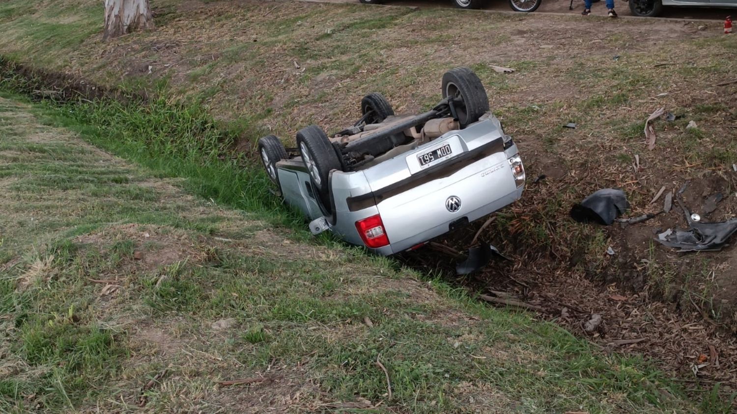 Reconquista: un joven volcó con su camioneta y terminó en la cuneta