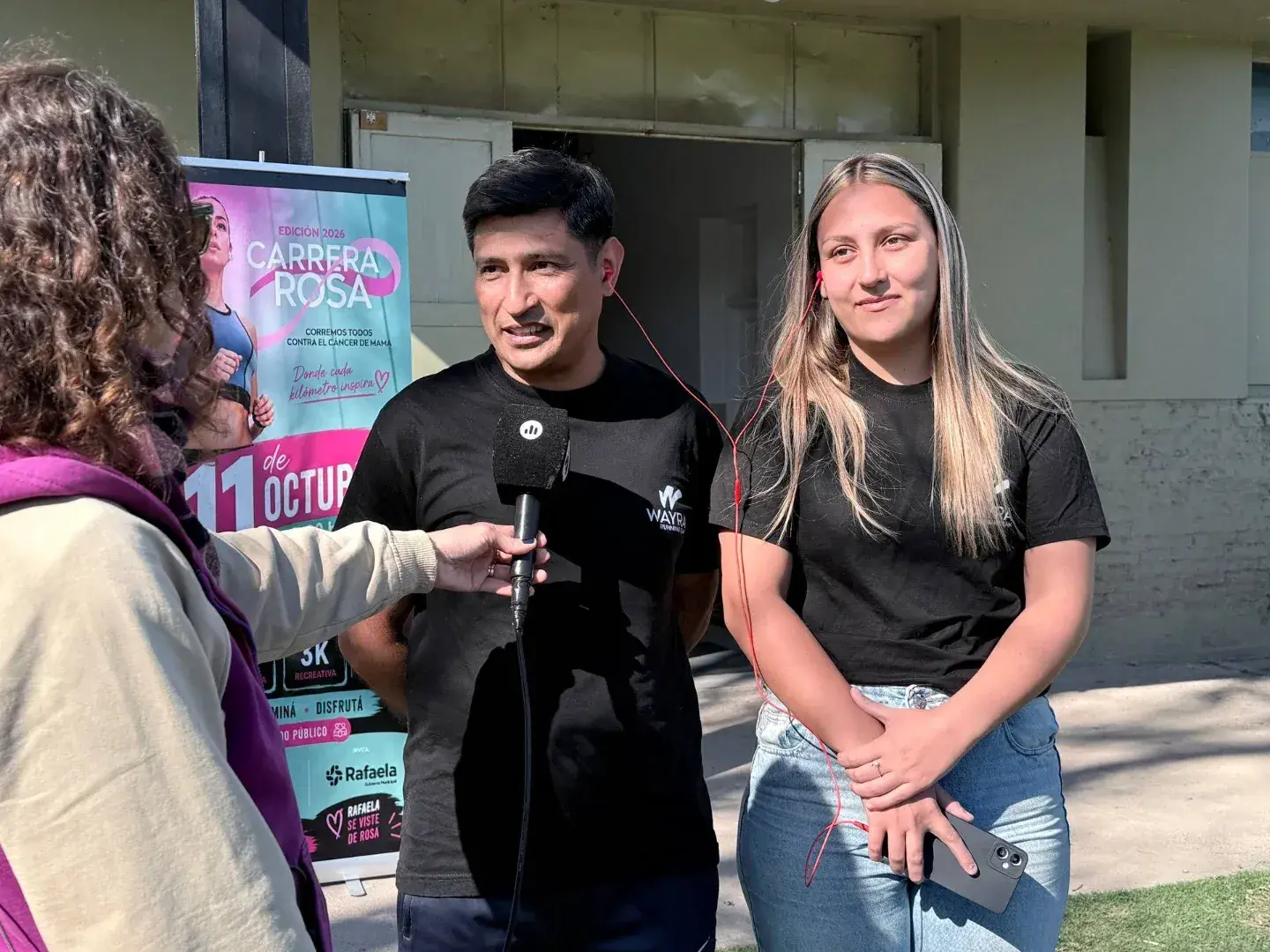 Profesor Ariel Torres, del equipo Wayra Running Team; Gianella Fiorito, coordinadora de la carrera | Rafaela se prepara para una nueva Carrera Rosa contra el cáncer de mama