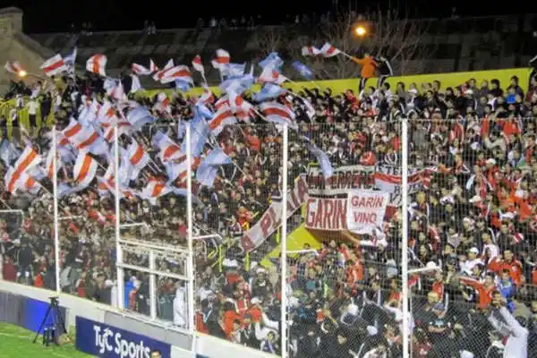 Polémica en Bahía Blanca: Socios por 4 días para ver Olimpo - River