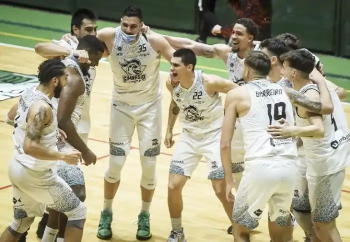 Gimnasia se impuso ante Ferro en un gran partido