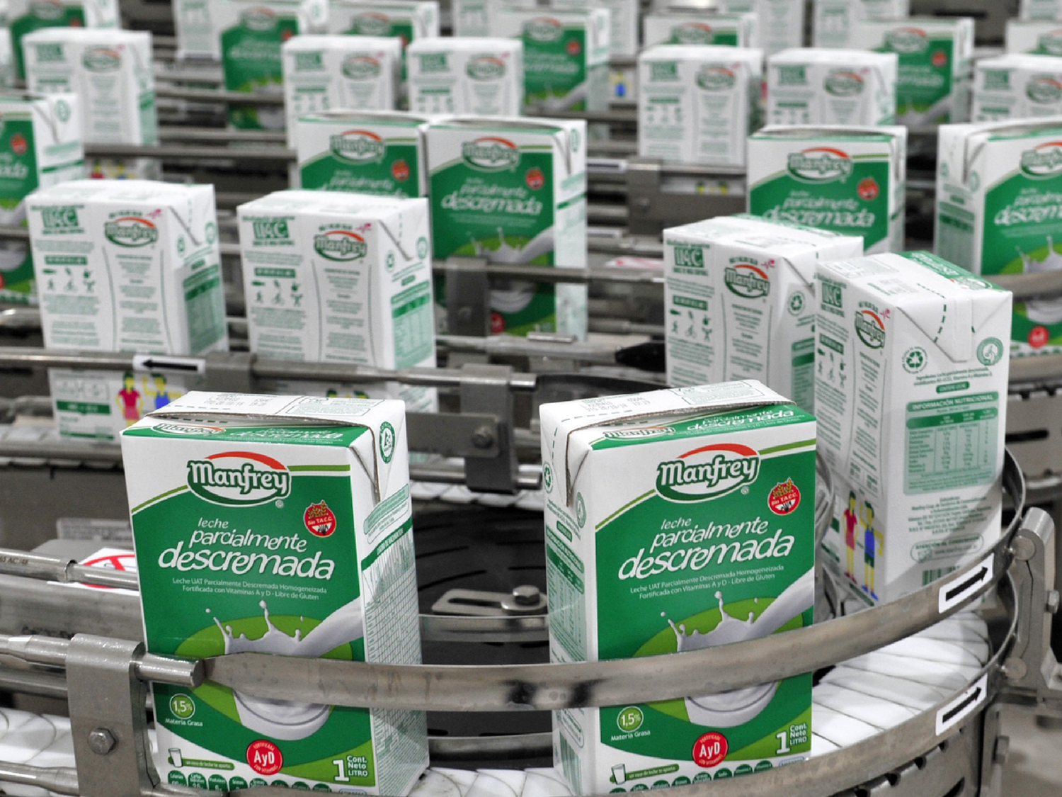 Estiman que en mayo se normalizará el abastecimiento de leche
