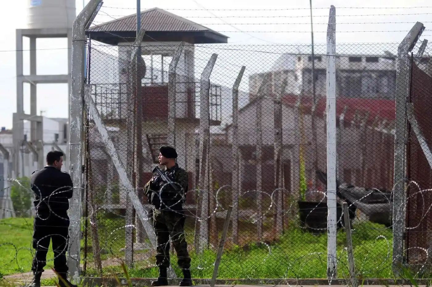 Allanaron la Unidad 26 de Lisandro Olmos en el marco de la investigación por la extorsión al gendarme que se suicidó en la Quinta de Olivos. FOTO: 0221