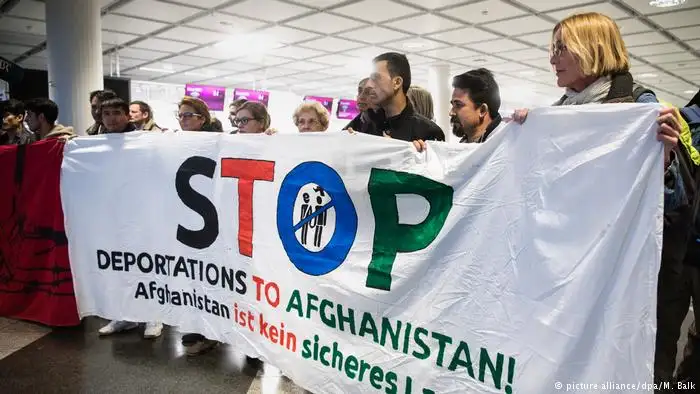 Alemania suspende las deportaciones de refugiados afganos