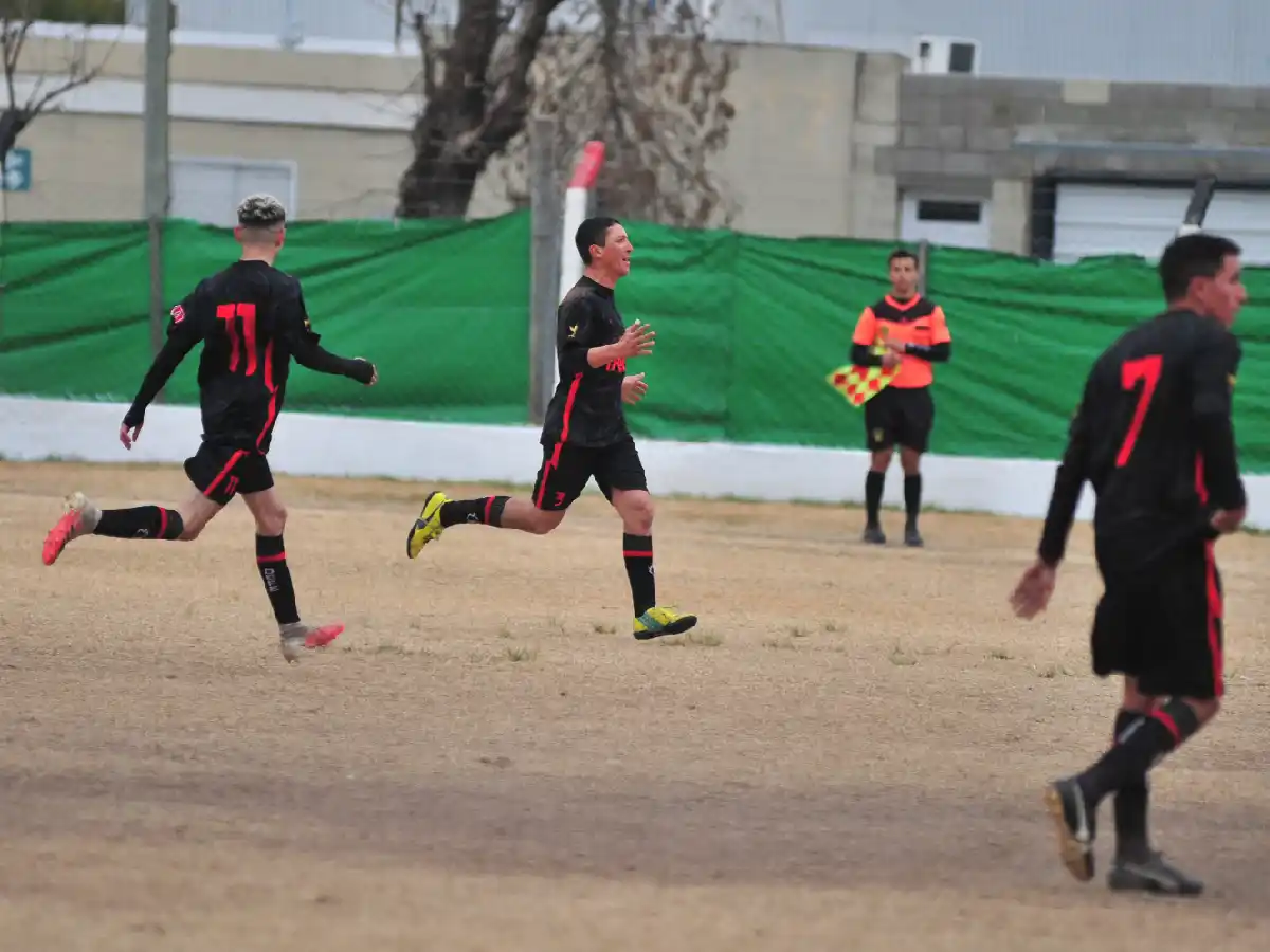 El “Defe” empató en casa; La Hidráulica es único líder