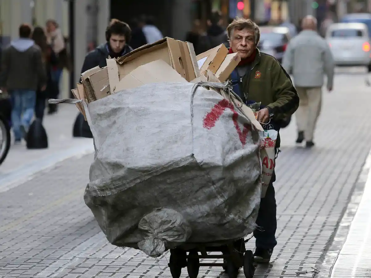 Grave: la pobreza saltó al 35,4% y ya afecta a casi 16 millones de personas