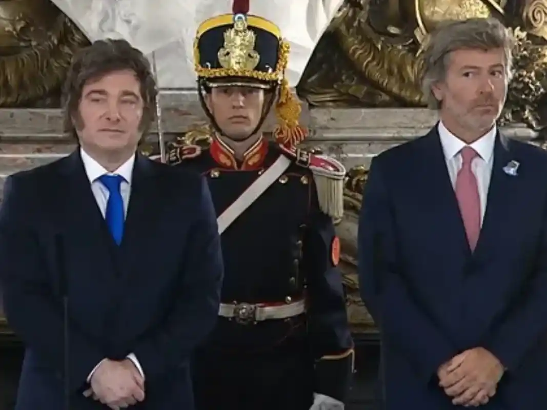 Mahiques junto al Presidente, durante la jura como ministro.