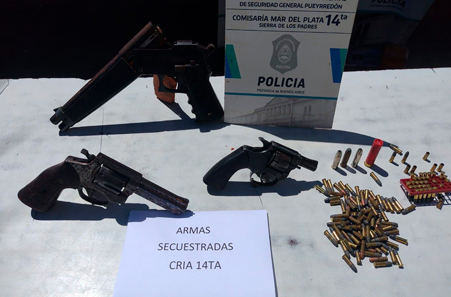 Amenazó con un arma a una vecina, lo allanaron y le encontraron un arsenal