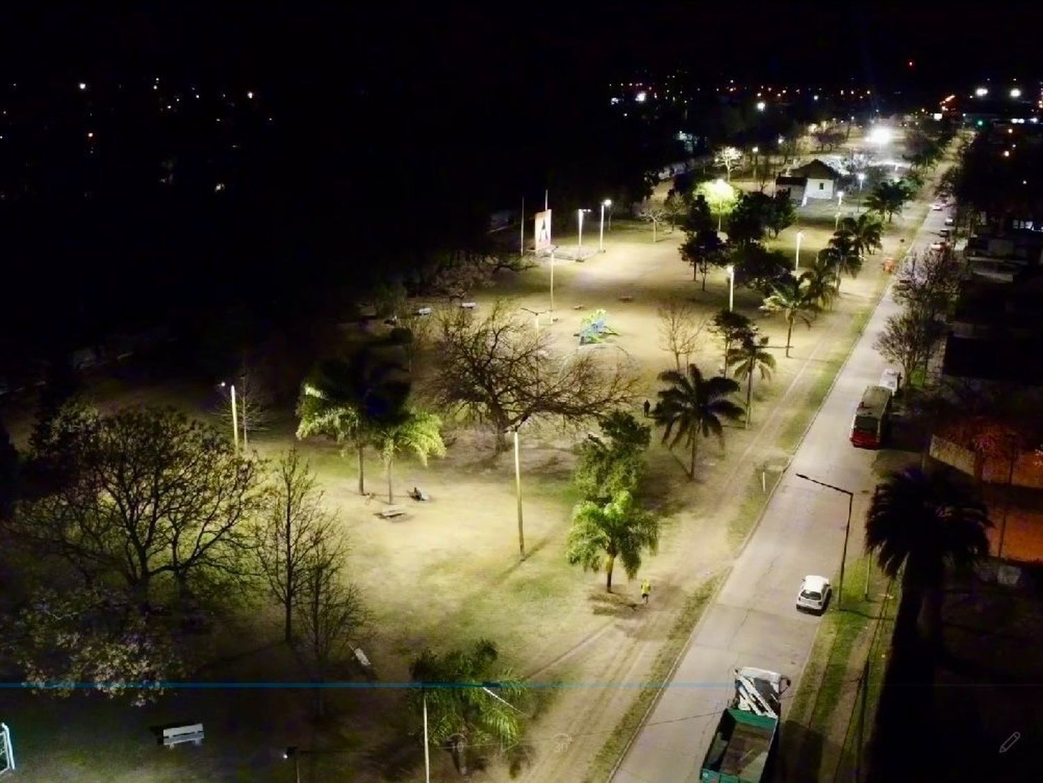 Vista aérea de la plaza “Juan Pablo II”, la plazoleta “Ernesto Che Guevara” y la calle Sarmiento. Foto: MVT