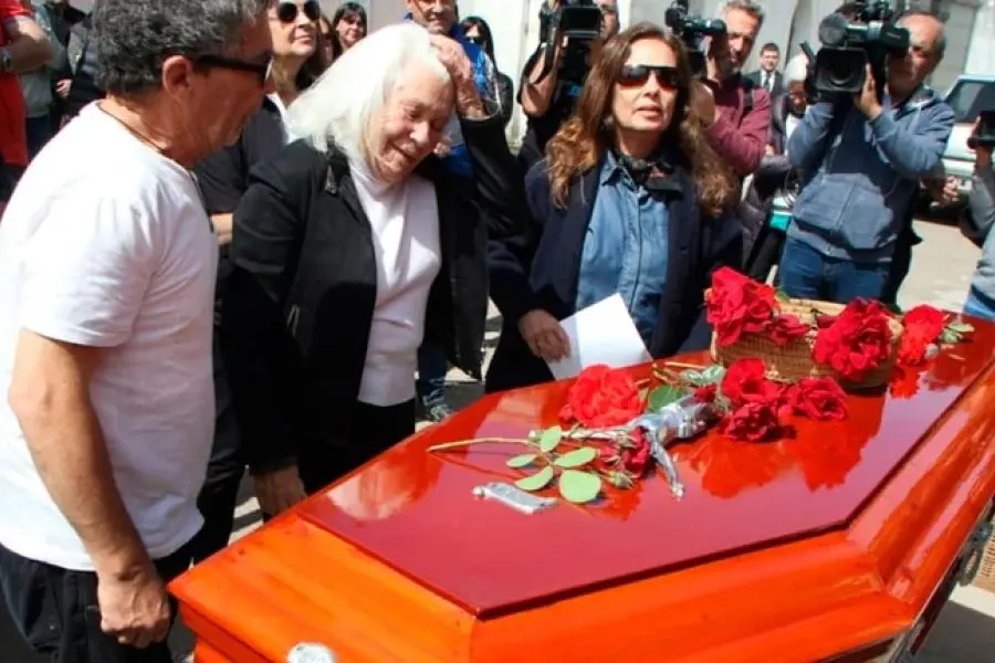 “Me estoy muriendo junto a la mujer que amo”, la emotiva carta de César Mascetti que leyó Sandra Mihanovich en su despedida