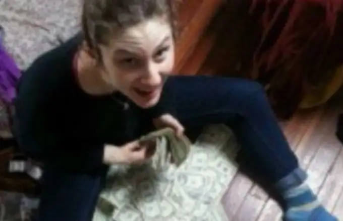 Compran sillón viejo y encuentran ¡40 mil dólares!