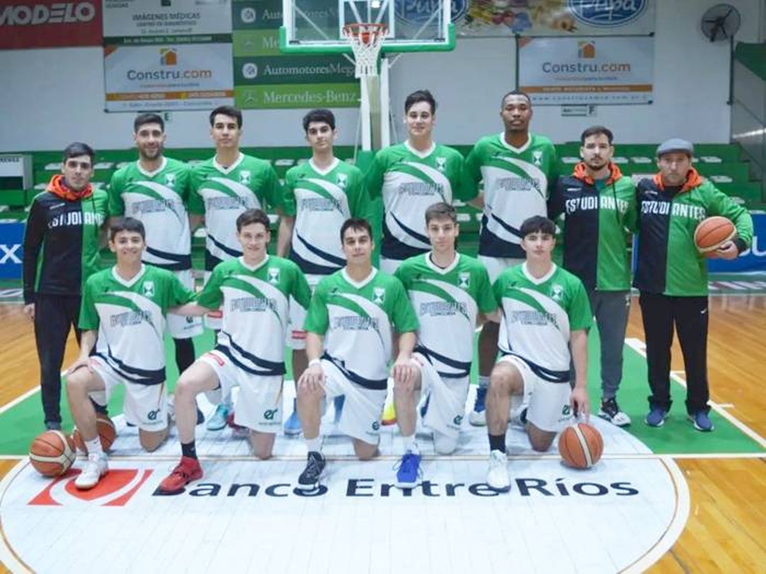 Estudiantes venció a UTN  en el �SGigante Verde⬝