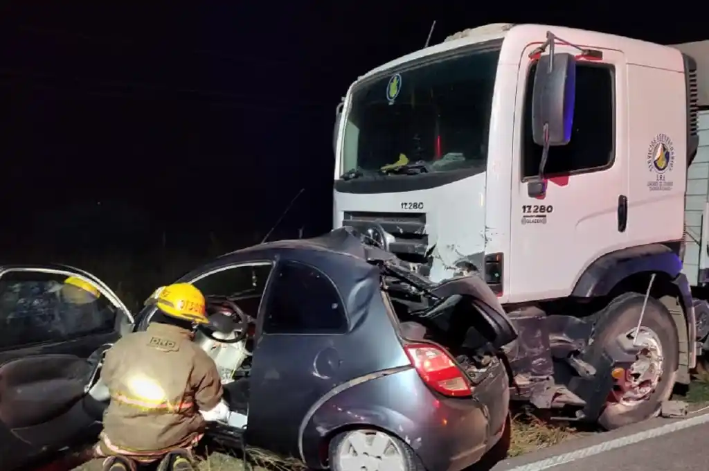 En el hecho se vieron involucrados un auto Ford K y un camión cerealero.
