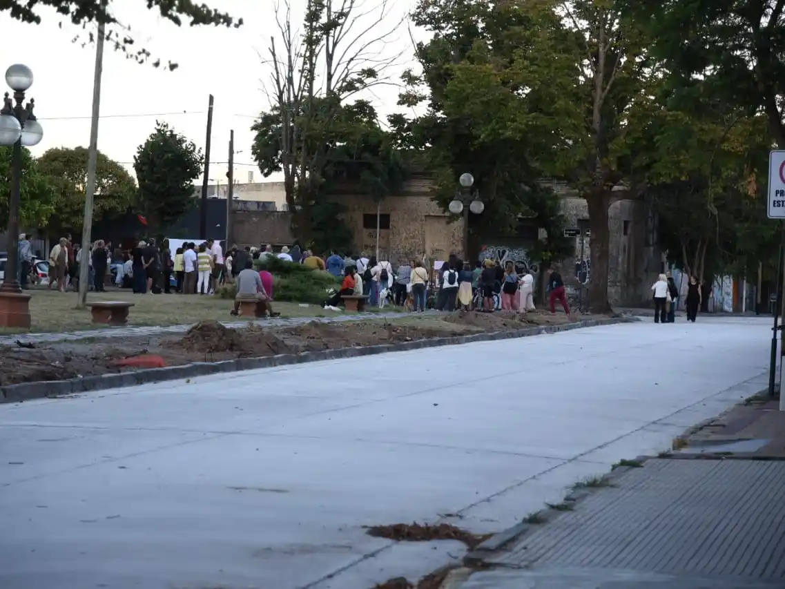 Cerca de un centenar de personas se presentaron en 4 de Abril y Sarmiento.