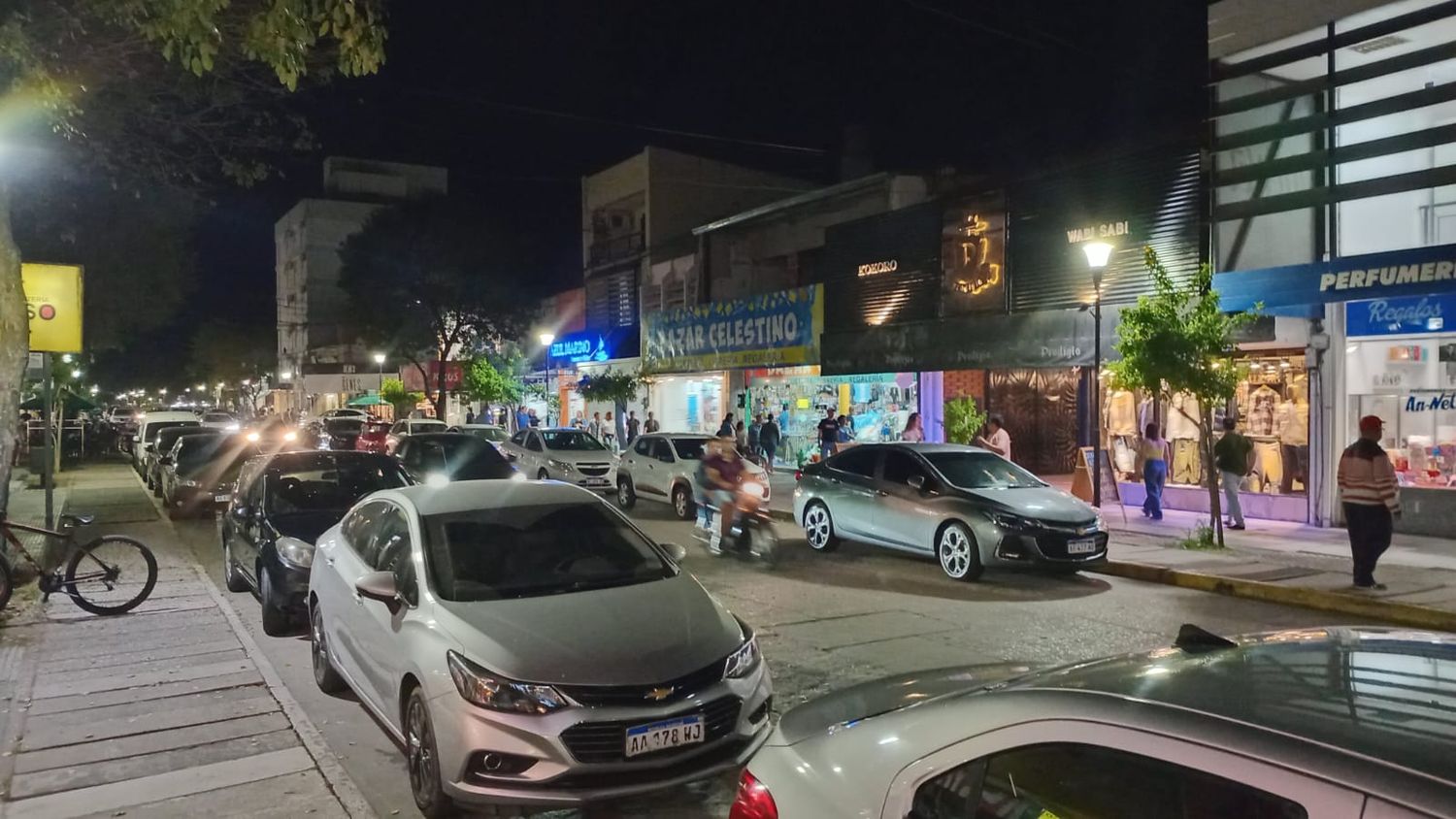 Zona comercial de Reconquista en la noche del viernes.