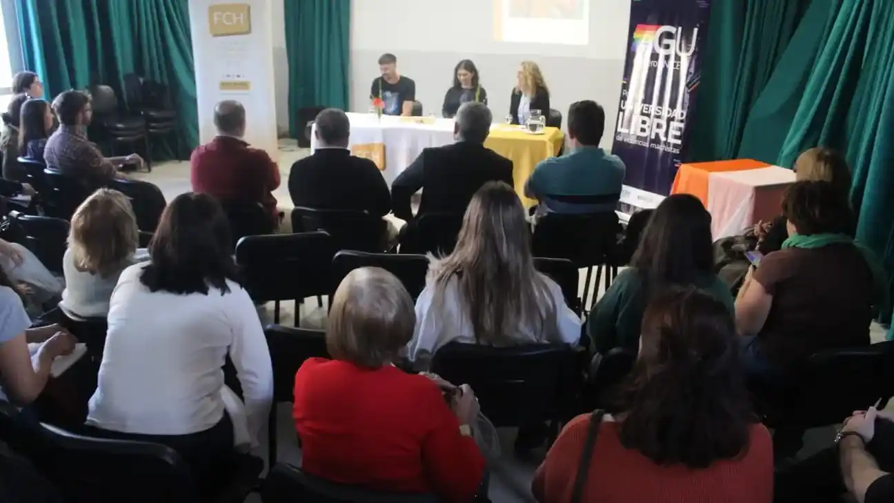 Representantes de la comunidad académica y judicial participaron de la presentación de un libro sobre niñez.