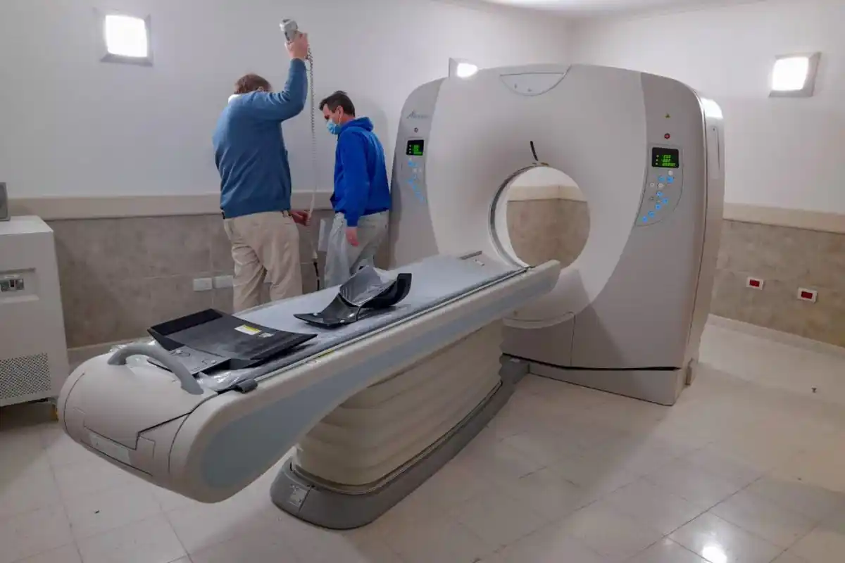 El Hospital Centenario puso en funcionamiento el tomógrafo