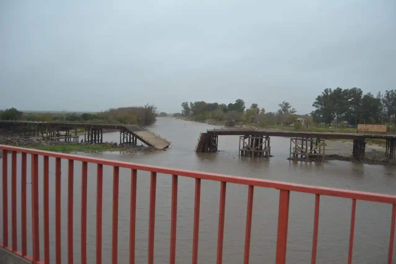 Una mujer se habría arrojado al río con intenciones de quitarse la vida