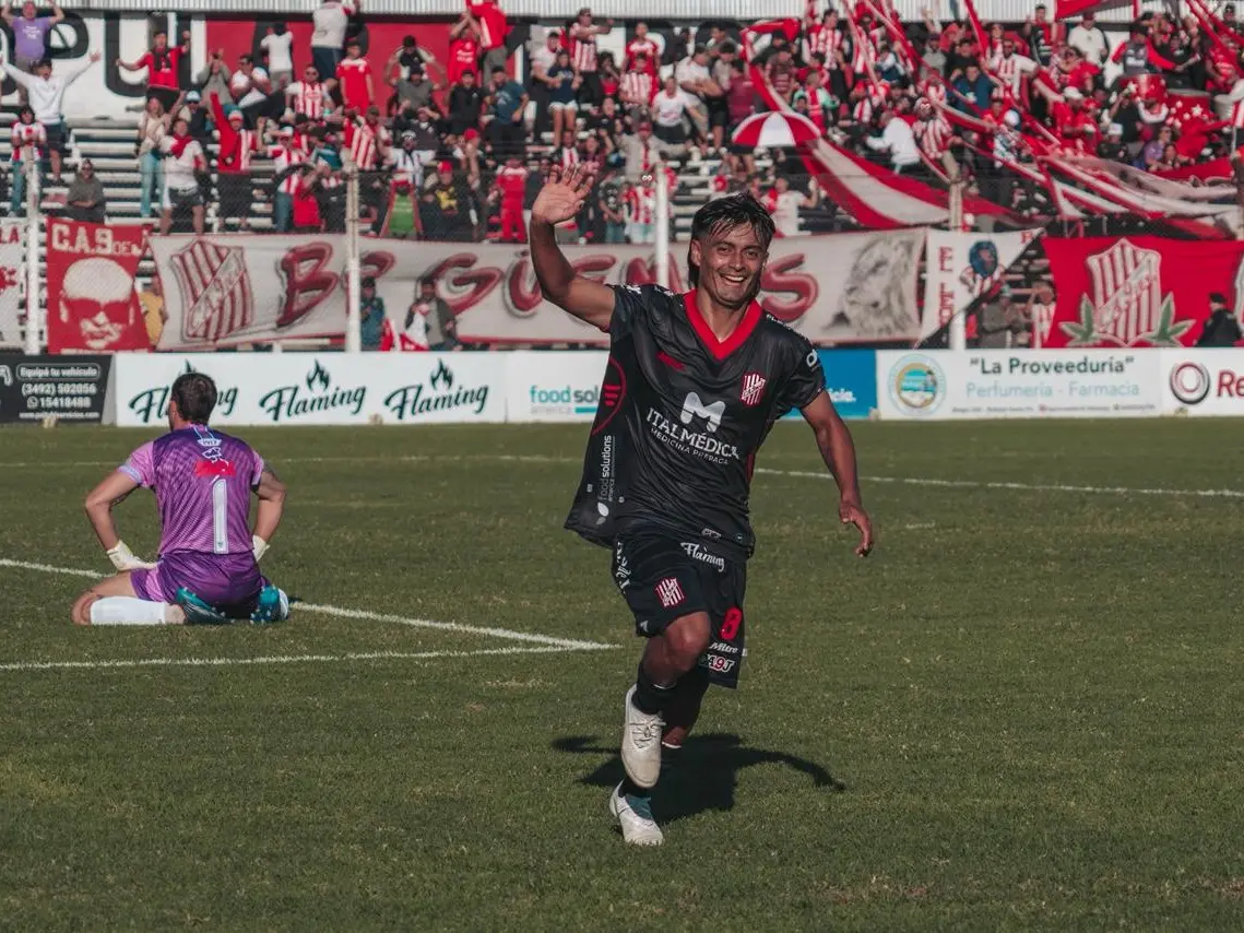 Doblete de Del Sole para el triunfo 4 a 1 del León ante el Lobo entrerriano. Foto: Prensa 9 de Julio
