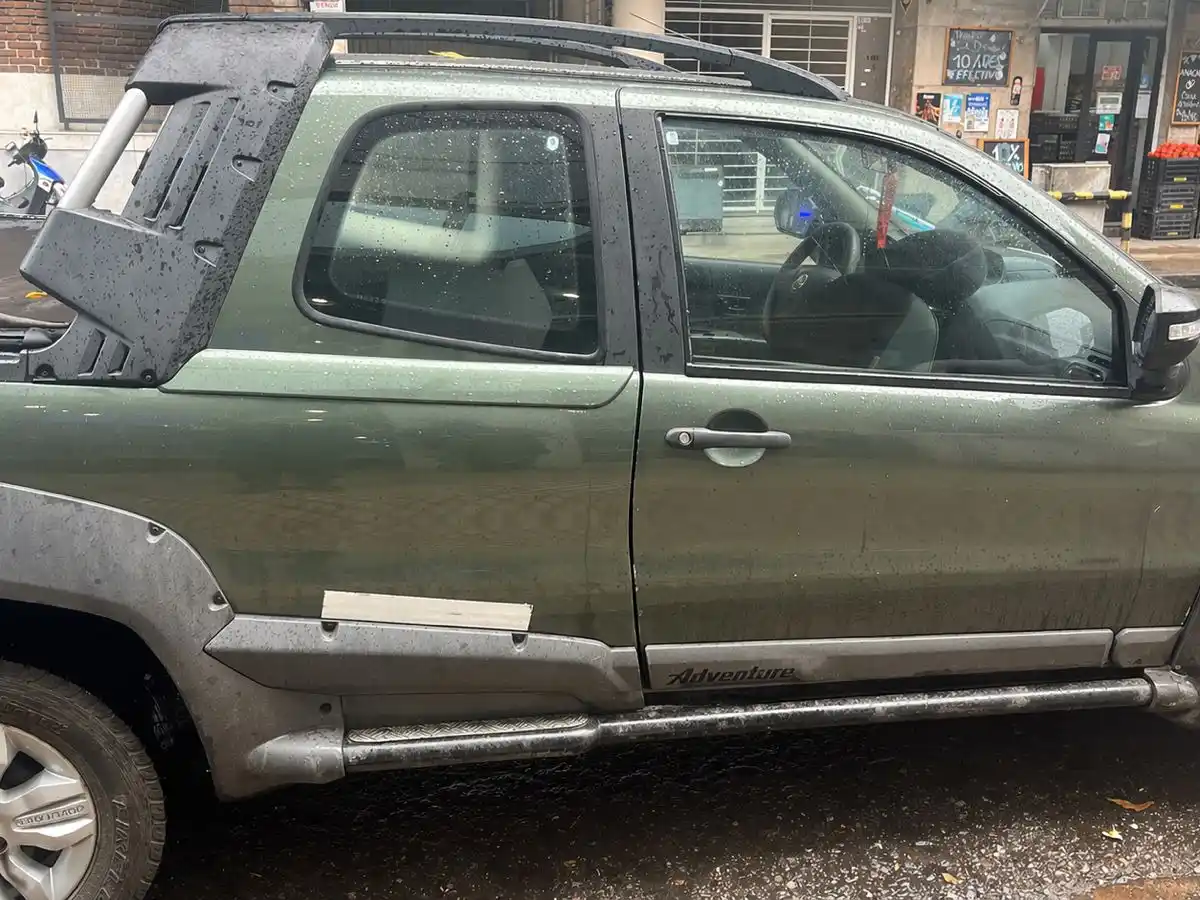 Detuvieron a un hombre y una mujer en la zona norte con una camioneta robada