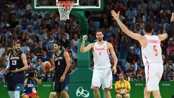 Argentina cayó ante España y espera una victoria de Lituania para evitar a EE.UU.