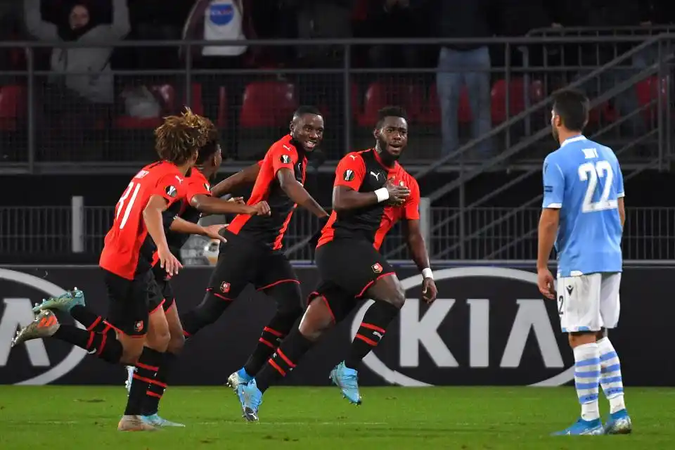 En Francia, derrota y eliminación para Lazio