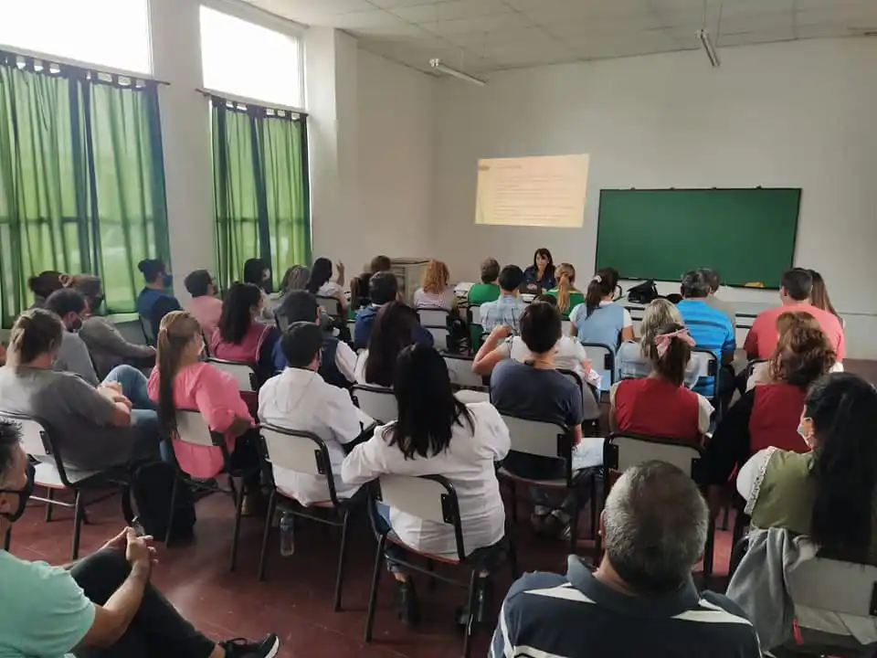 La DDE se reunió con los auxiliares educativos