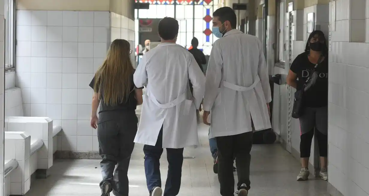 Los trabajadores del área de la Salud no tuvieron un año fácil. A todo el trabajo diario se les sumó un cansancio extremo consecuencia de dos años de pandemia.