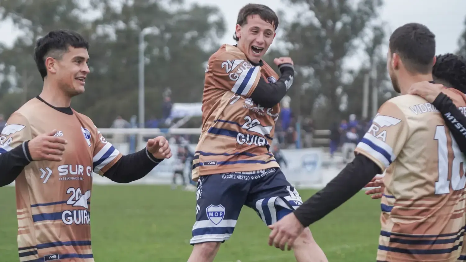 El festejo de Lucas Barrera tras su gol. Ministerio derrotó a Ferroviarios y va con ventaja a la vuelta que se jugará en Balcarce