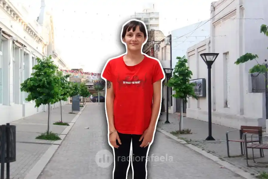 Se viene una clase abierta de yoga en el Pasaje Carcabuey: "Está buena la actividad porque nos invita a escuchar nuestro cuerpo"