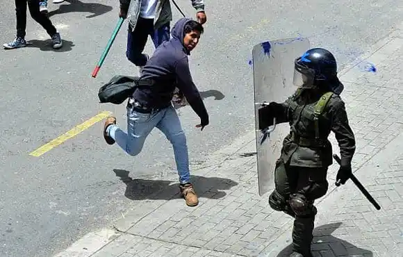 ATERRADOR RELATO de mujer policía abusada