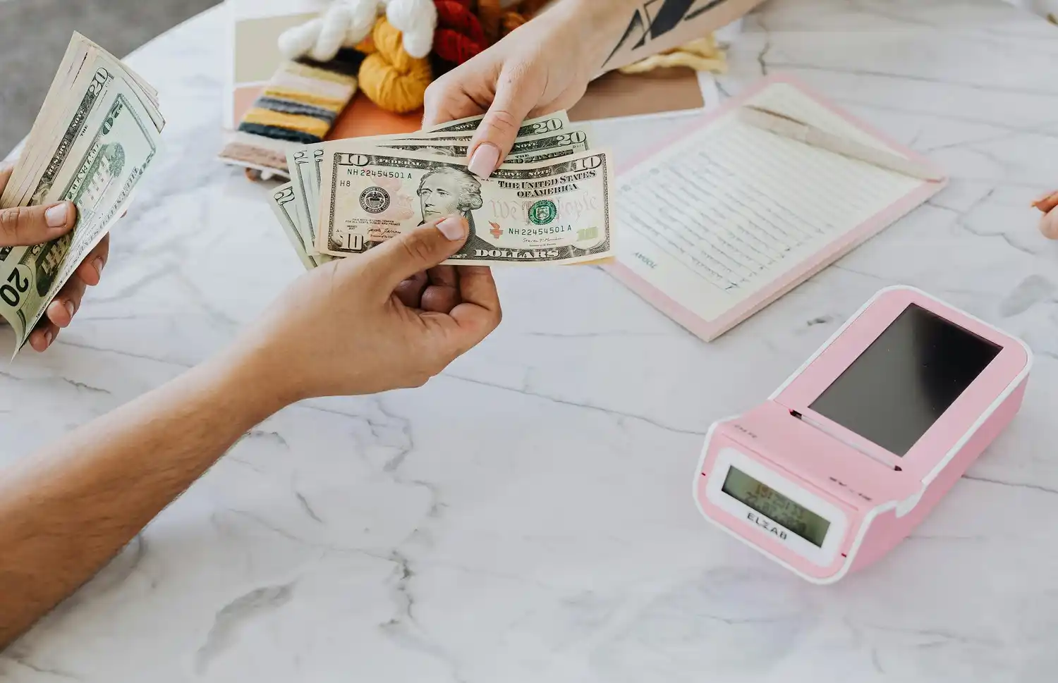 El Gobierno busca los dólares del colchón para que se usen “sin dar explicaciones”