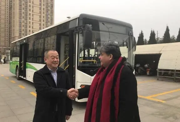 Anuncian llegada de empresa china a José C. Paz para fabricar colectivos eléctricos
