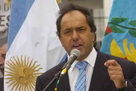 Almirante Brown: Scioli entregó más de 600 escrituras sociales para el partido