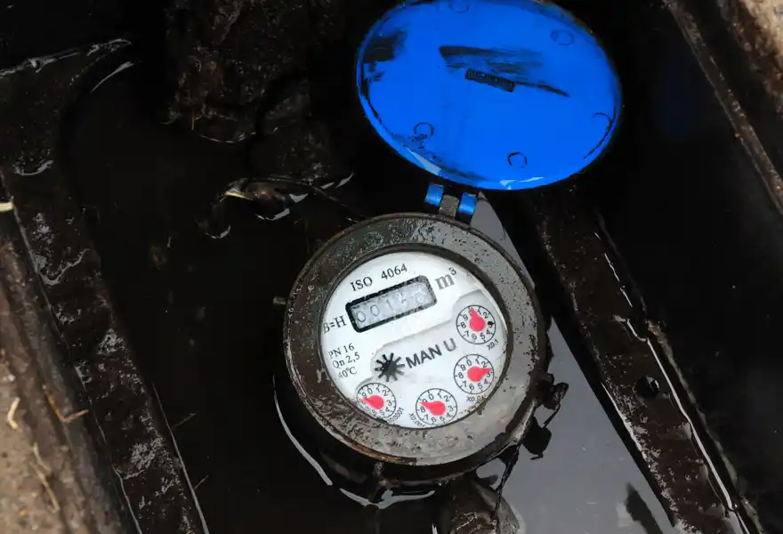 Denunciaron el robo de piezas de bronce destinadas a la instalación de medidores de agua